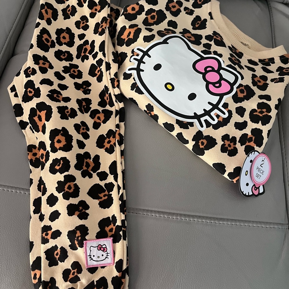 Hello Kitty Cute Sweatsuit With Leopard Print Set 2 piece